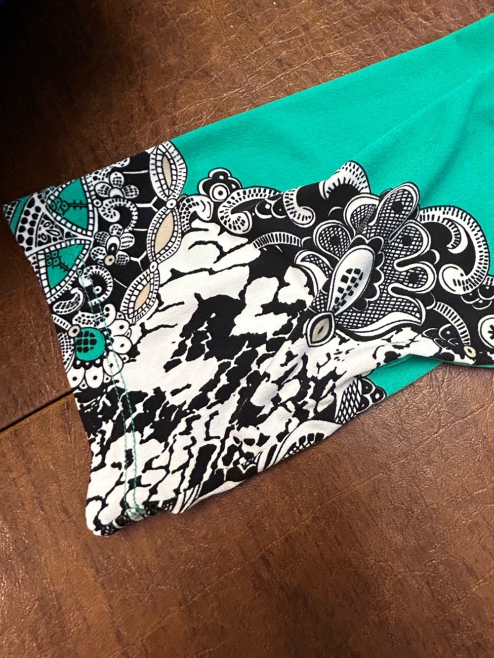 Chico's Helena Keyhold Neck Green/Black Paisley V-Notch Tunic Size 3/16/XL EUC - Picture 9 of 12